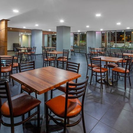 Ramada By Wyndham Acapulco Hotel & Suites المظهر الخارجي الصورة