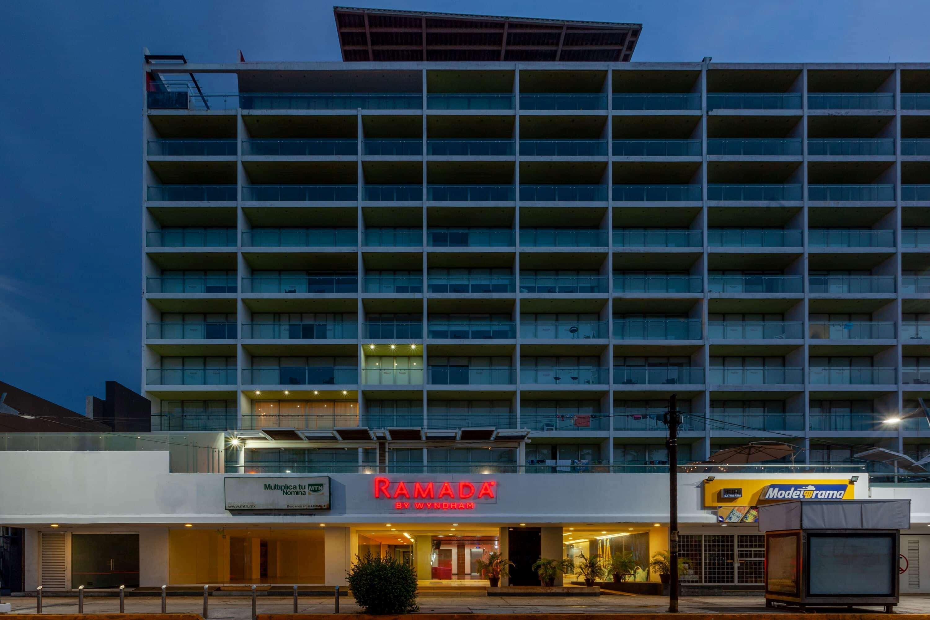 Ramada By Wyndham Acapulco Hotel & Suites المظهر الخارجي الصورة