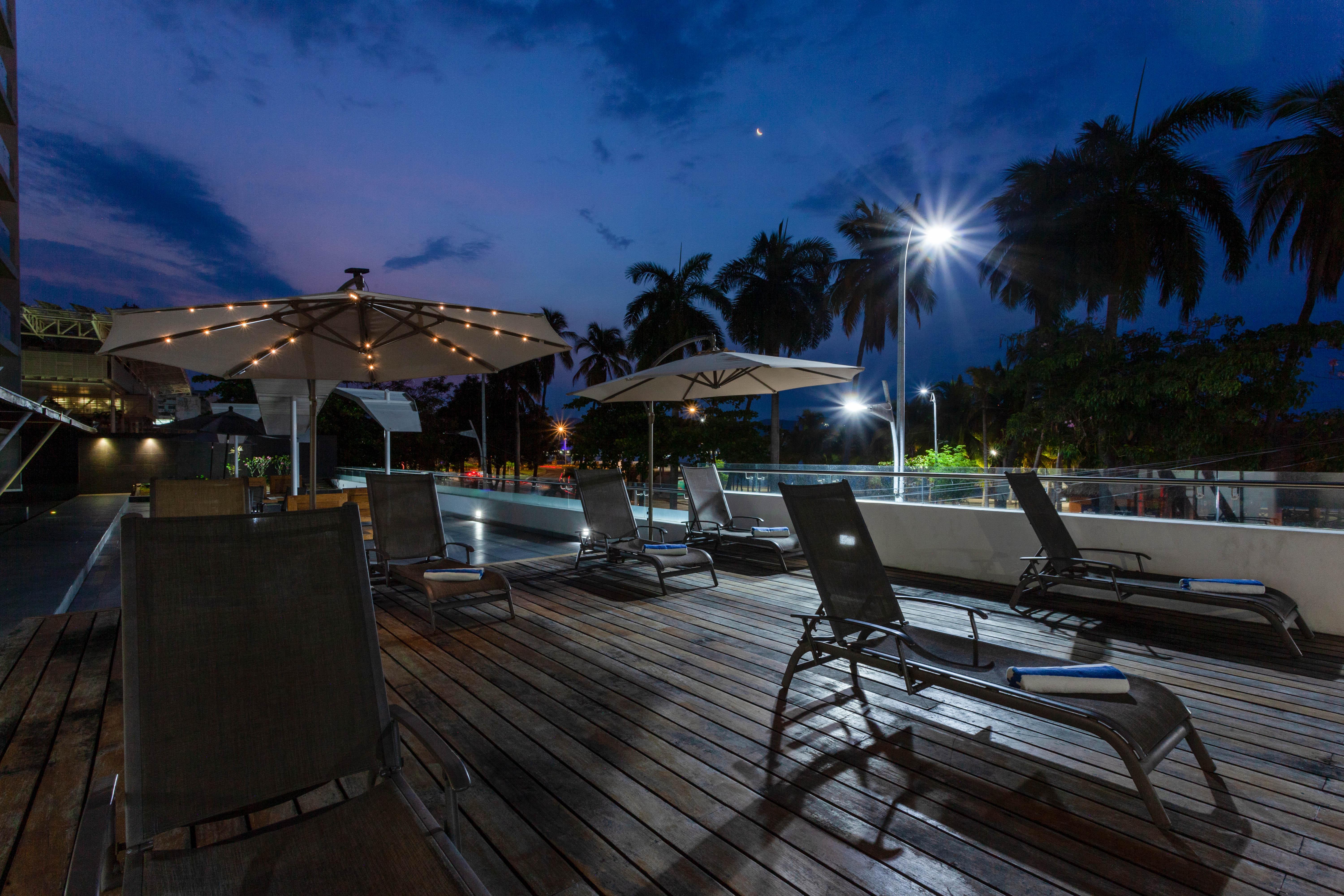 Ramada By Wyndham Acapulco Hotel & Suites المظهر الخارجي الصورة