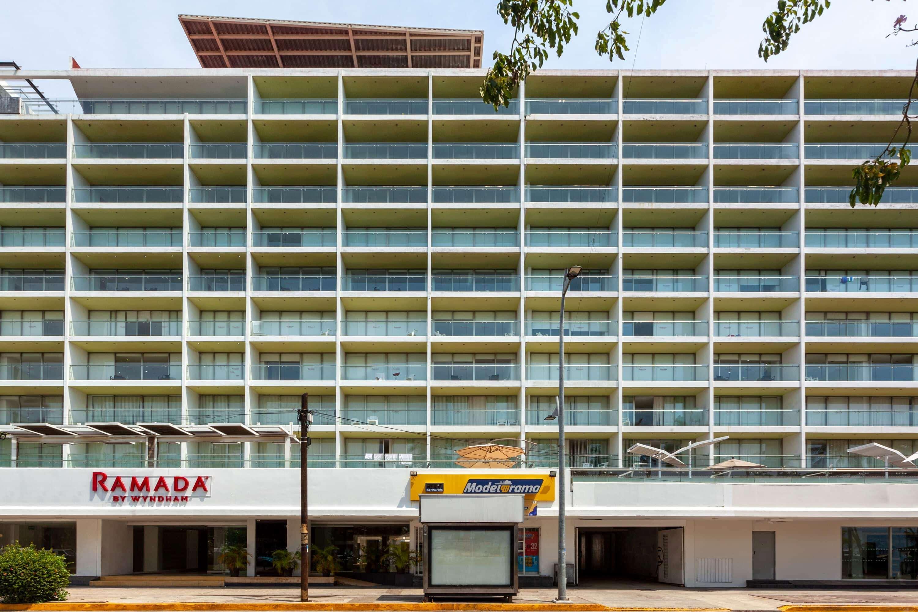 Ramada By Wyndham Acapulco Hotel & Suites المظهر الخارجي الصورة