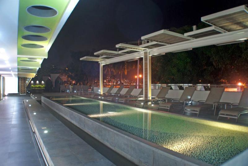 Ramada By Wyndham Acapulco Hotel & Suites المظهر الخارجي الصورة