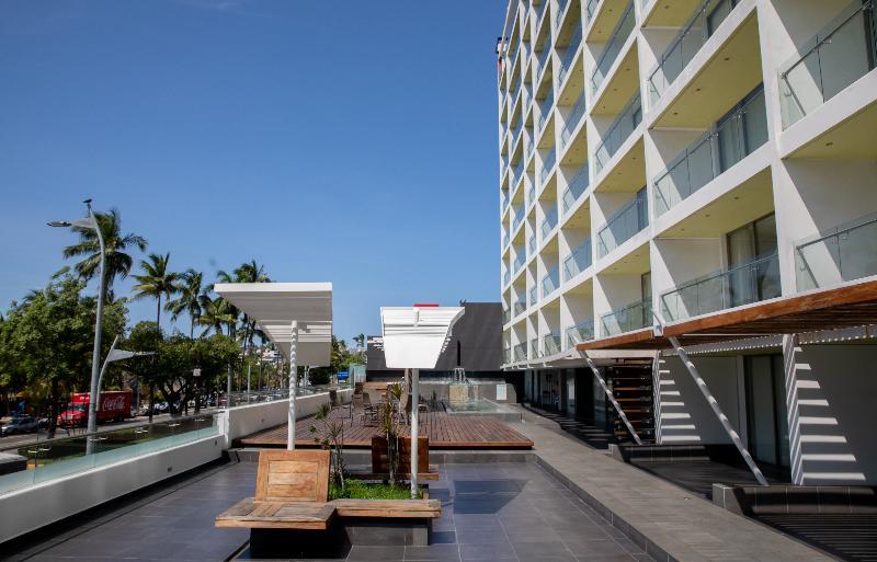 Ramada By Wyndham Acapulco Hotel & Suites المظهر الخارجي الصورة